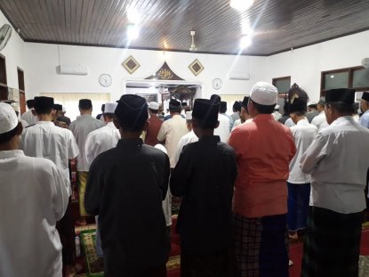 Ratusan Jamaah Masjid Kemayoran Gelar Sholat Ghaib Untuk Ibu Ani Yudhoyono